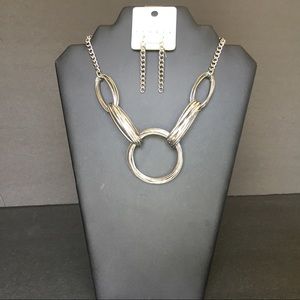 NWT. Fashion Necklace/Earring Set
